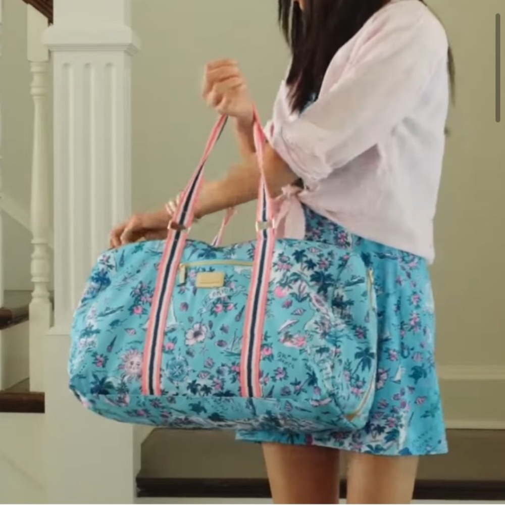 NWT✨Lilly Pulitzer Road Trip Special Edition Tropical Blue Pink Getaway Bag RARE - Picture 3 of 13